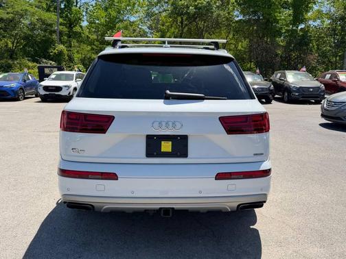 White 2019 Audi Q7 45 Premium Plus