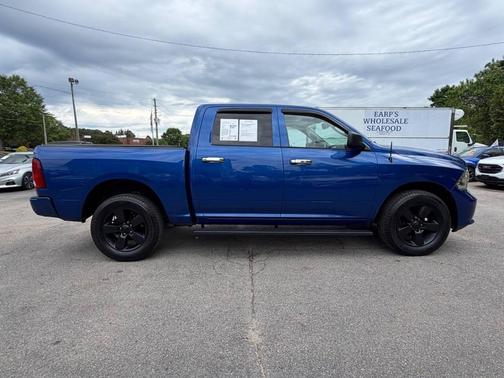Brilliant Black Crystal Pearlcoat 2016 RAM 1500 Tradesman/Express