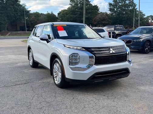 White Diamond 2023 Mitsubishi Outlander ES S-AWC