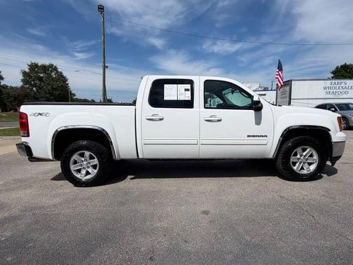 White 2013 GMC Sierra 1500 SLT