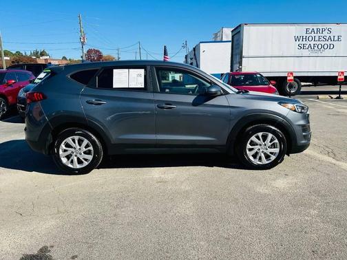 2021 Hyundai TUCSON SE