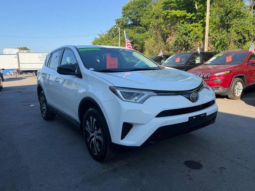 Super White 2017 Toyota RAV4 LE
