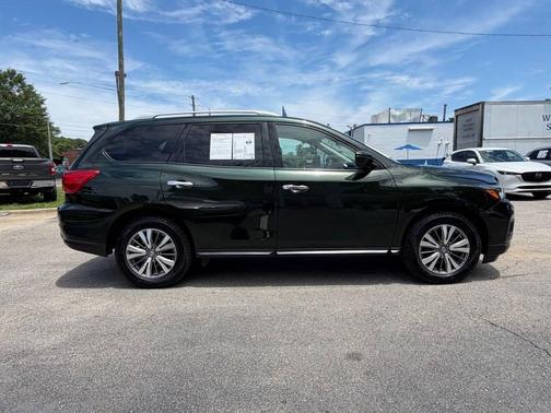 Midnight Pine Metallic 2019 Nissan Pathfinder SL