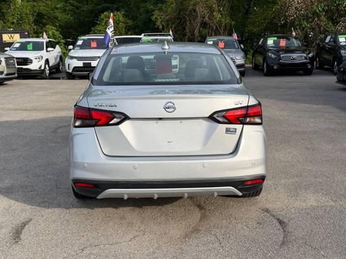 Brilliant Silver Metallic 2021 Nissan Versa 1.6 SV