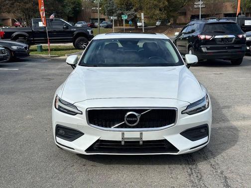 2021 Volvo S60 T6 Momentum