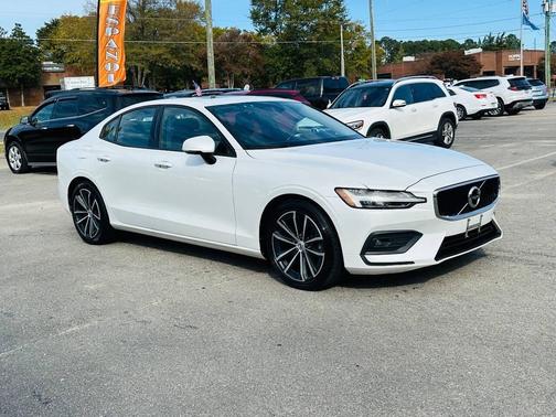 2021 Volvo S60 T6 Momentum