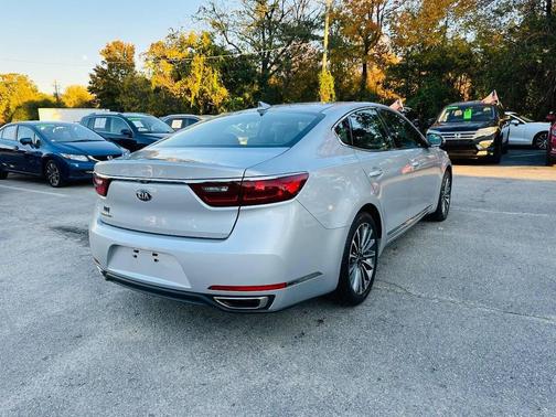 2018 Kia Cadenza Premium