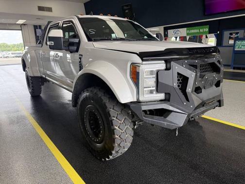 White 2019 Ford F-450 Lariat