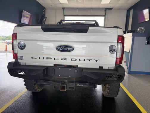 White 2019 Ford F-450 Lariat