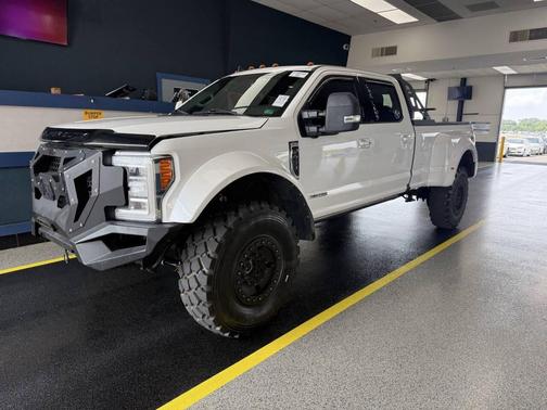 White 2019 Ford F-450 Lariat