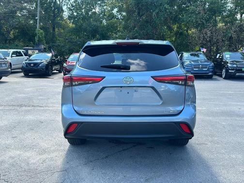 2022 Toyota Highlander LE