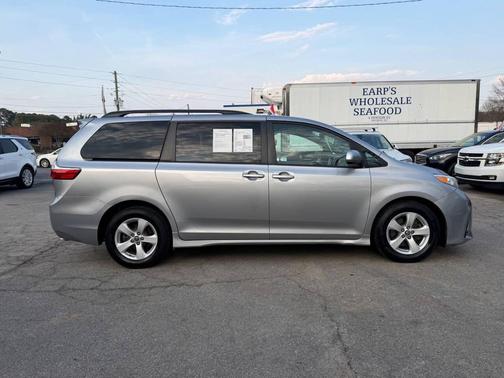 2018 Toyota Sienna LE