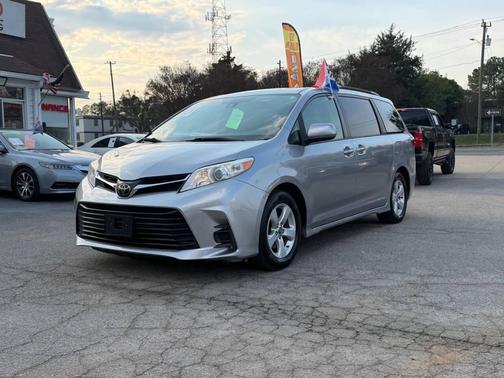 2018 Toyota Sienna LE