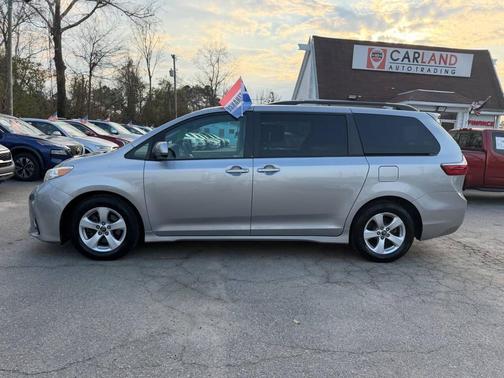 2018 Toyota Sienna LE