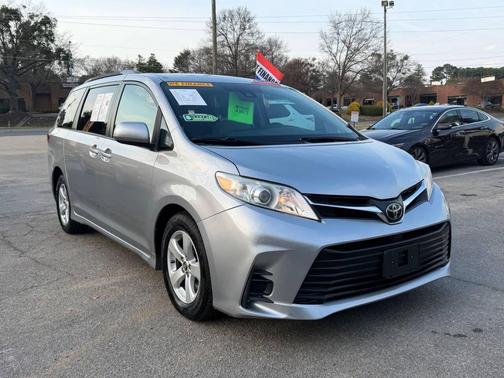 2018 Toyota Sienna LE