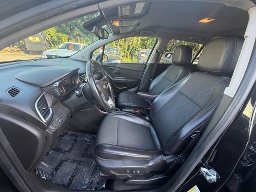 Mosaic Black Metallic 2019 Chevrolet Trax LT