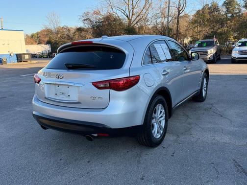 2017 INFINITI QX70 Base