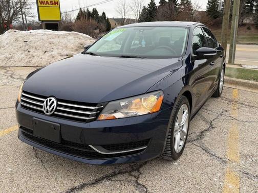 2014 Volkswagen Passat 1.8T Auto SE w/Sunroof & Nav