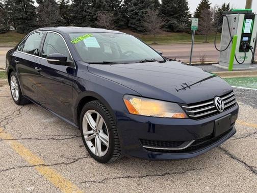 2014 Volkswagen Passat 1.8T Auto SE w/Sunroof & Nav