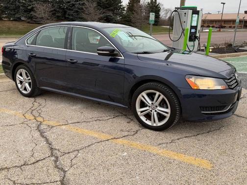 2014 Volkswagen Passat 1.8T Auto SE w/Sunroof & Nav