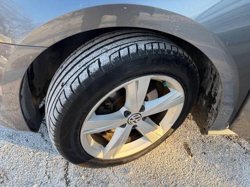 2015 Volkswagen Passat 1.8T Limited Edition