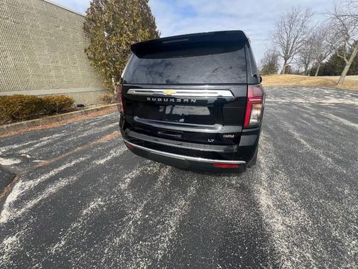 2023 Chevrolet Suburban LT