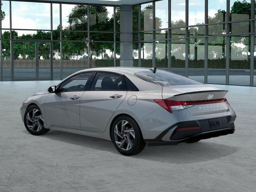 2025 Hyundai ELANTRA HEV SEL