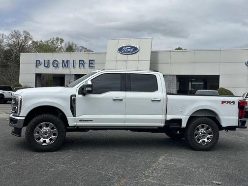 Oxford White 2024 Ford F-250 Lariat