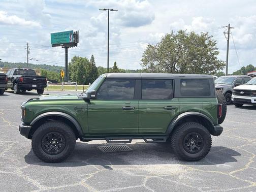 Eruption Green Metallic 2023 Ford Bronco Badlands