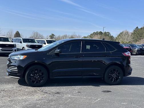2022 Ford Edge SE