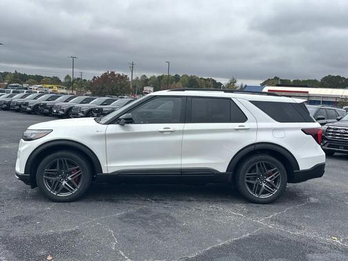2025 Ford Explorer ST-Line RWD
