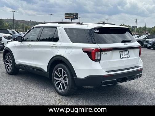 2025 Ford Explorer ST-Line RWD