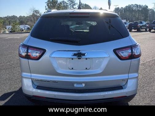 Photo 5 of 32 of 2017 Chevrolet Traverse 2LT
