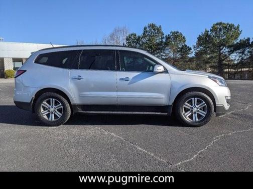 Photo 3 of 32 of 2017 Chevrolet Traverse 2LT