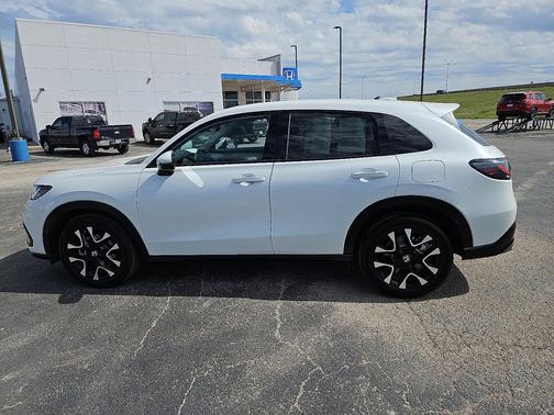 Platinum White Pearl 2026 Honda HR-V