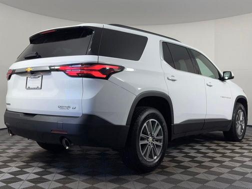 Summit White 2023 Chevrolet Traverse LT Cloth