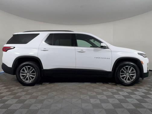 Summit White 2023 Chevrolet Traverse LT Cloth