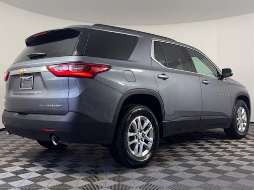 Satin Steel Metallic 2020 Chevrolet Traverse LT Cloth