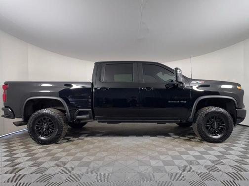 Black 2024 Chevrolet Silverado 2500 4WD Crew Cab Standard Bed ZR2