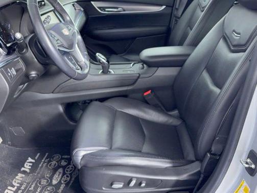 Radiant Silver Metallic 2018 Cadillac XT5 Luxury