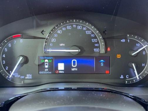 Radiant Silver Metallic 2018 Cadillac XT5 Luxury