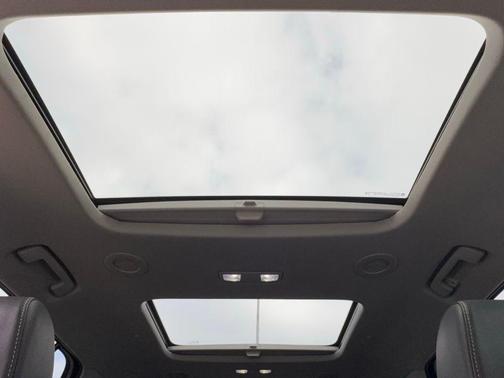 Silver Ice Metallic 2020 Chevrolet Traverse Premier