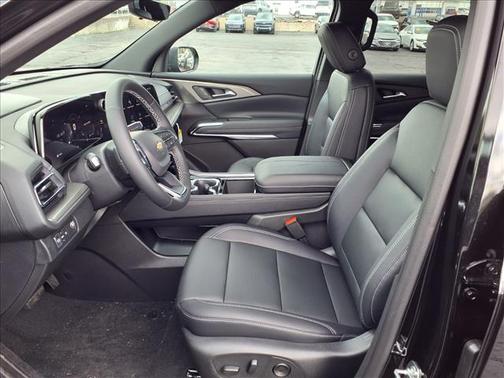 Mosaic Black Metallic 2026 Chevrolet Traverse LT
