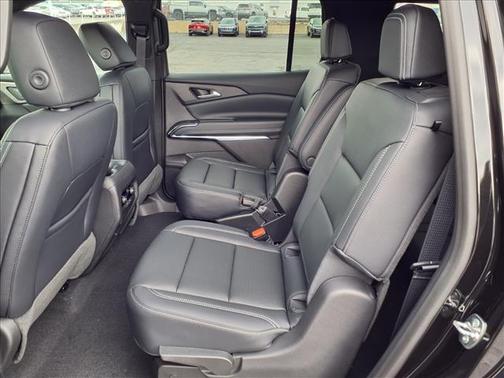Mosaic Black Metallic 2026 Chevrolet Traverse LT