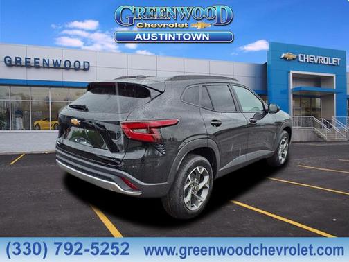 Mosaic Black Metallic 2026 Chevrolet Trax LT
