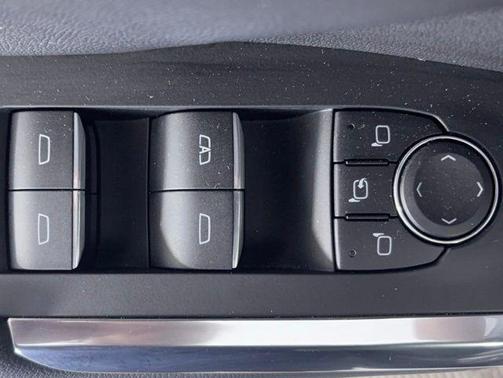 Iridescent Pearl Tricoat 2025 Chevrolet Traverse RS