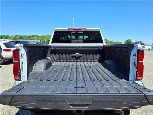 Summit White 2026 Chevrolet Silverado 2500 Crew Cab, Standard Bed, XR2, 4WD
