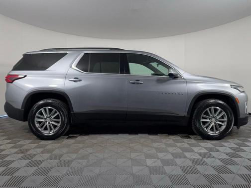 Sterling Gray Metallic 2023 Chevrolet Traverse LT Cloth