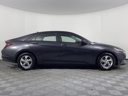 2021 Hyundai ELANTRA SE