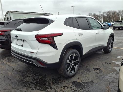 Summit White 2026 Chevrolet Trax FWD 1RS